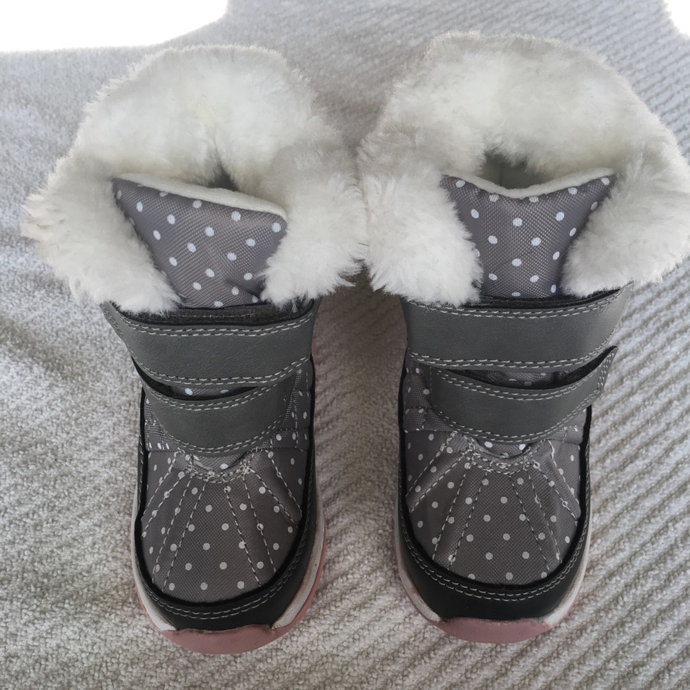 Carter’s Grey/Pink Polka Dot Snow Boots.
